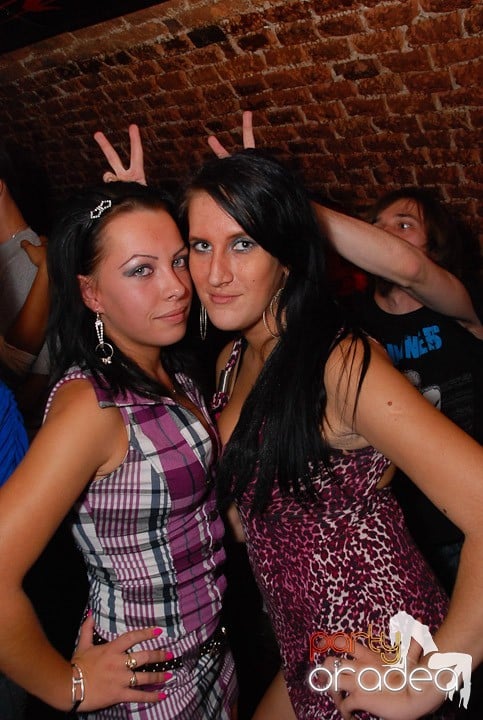 Zi de naştere şi petrecere de burlăciţe, 