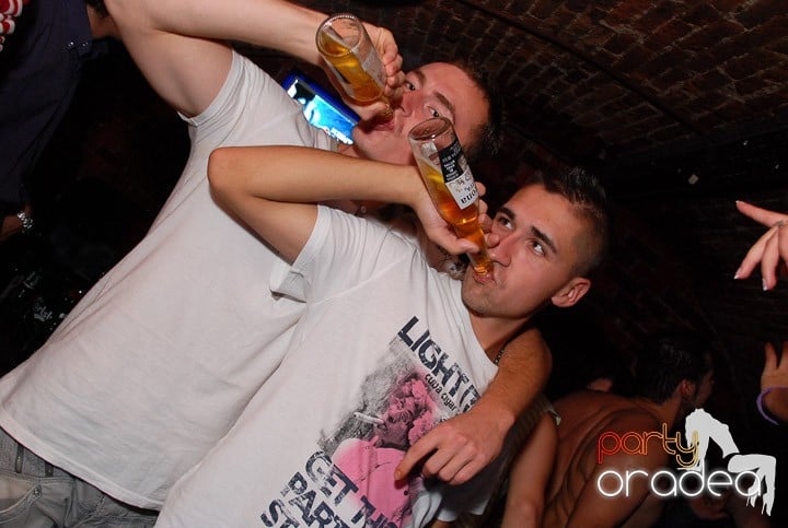 Zi de naştere şi petrecere de burlăciţe, 