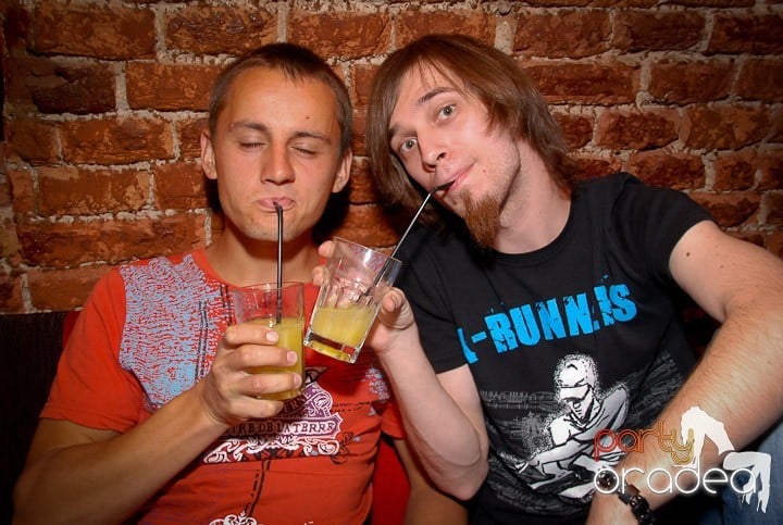 Zi de naştere şi petrecere de burlăciţe, 