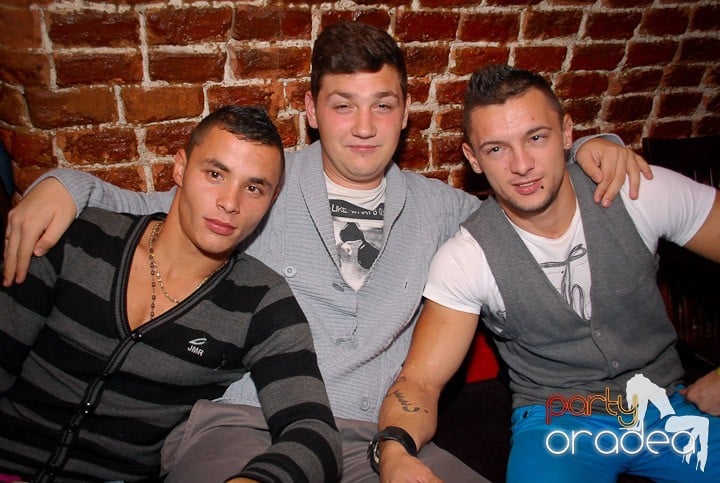 Zi de naştere şi petrecere de burlăciţe, 