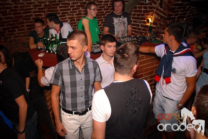 Zi de naştere şi petrecere de burlăciţe, 