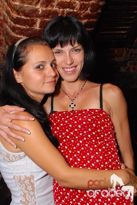 Zi de naştere şi petrecere de burlăciţe, 