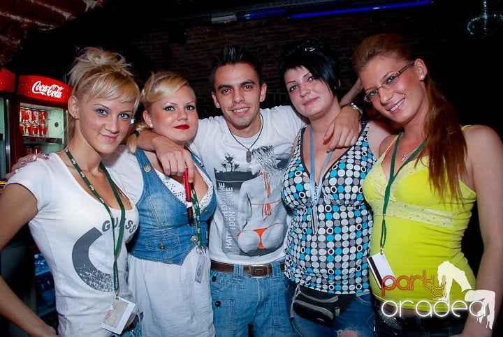 Zi de naştere şi petrecere de burlăciţe, 