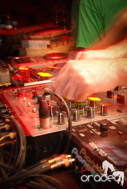 Zi de naştere şi petrecere de burlăciţe, 