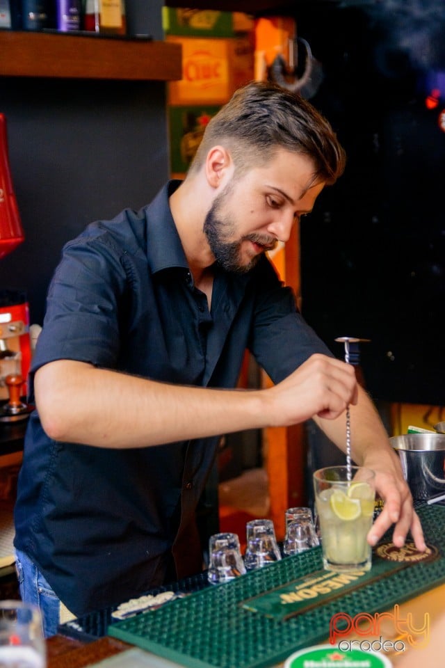 Amsterdam Crisstia în Juice, Juice