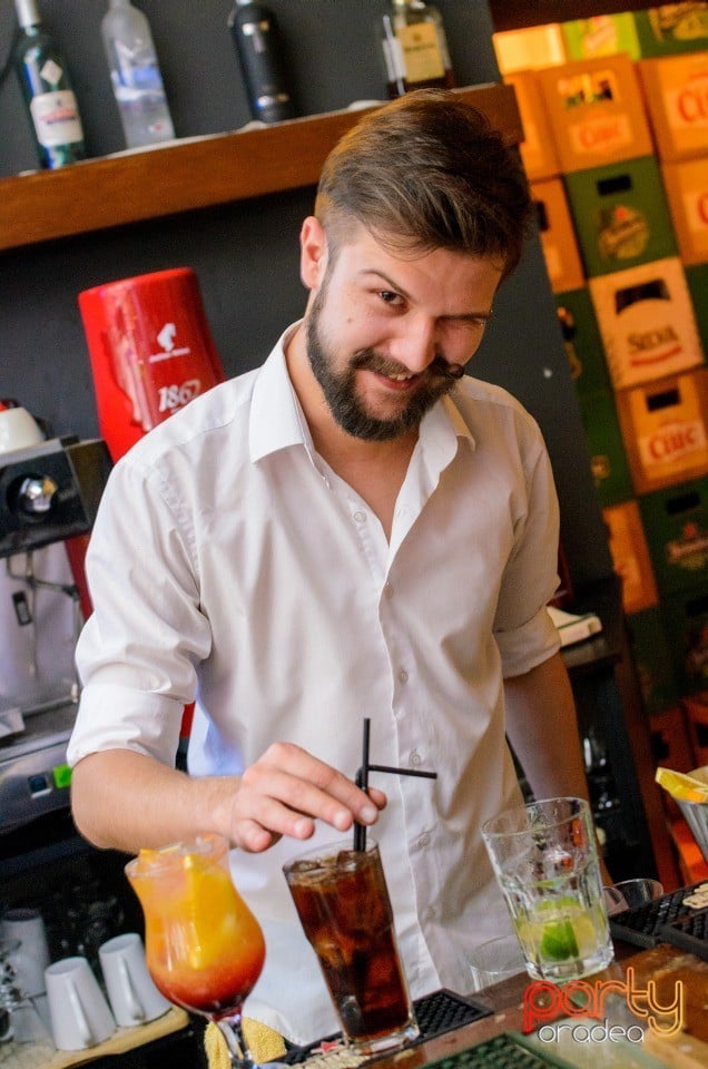 Balori în Juice, Juice