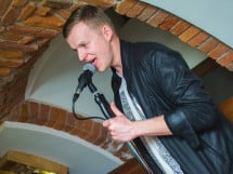 Muzică live cu Răzvan Chebeleu