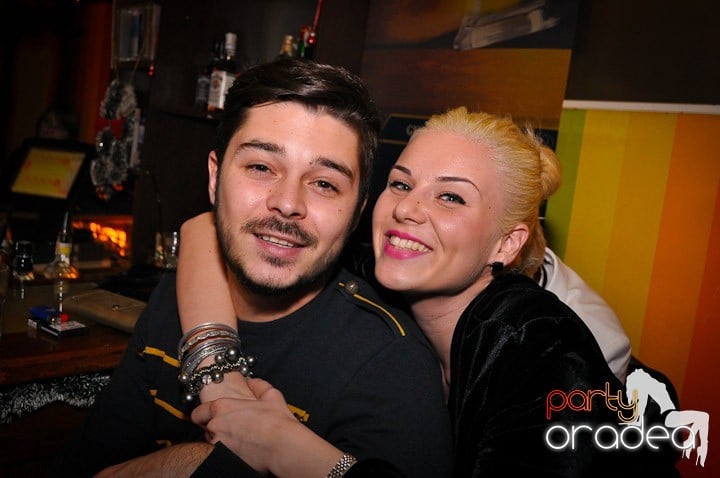 Chriss Ronson la butoane în Juice, Juice