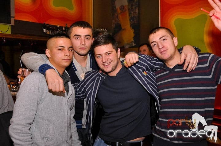 Chriss Ronson la butoane în Juice, Juice