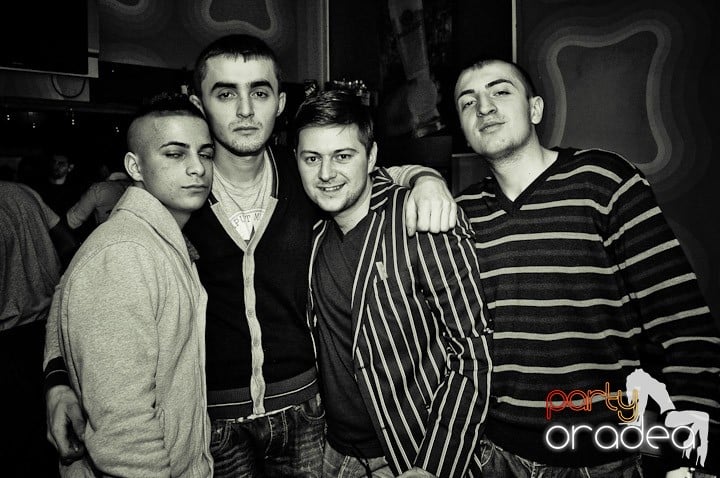 Chriss Ronson la butoane în Juice, Juice
