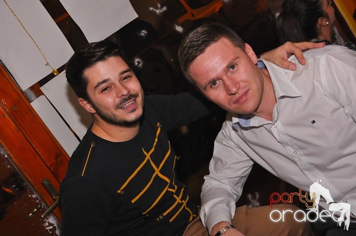 Chriss Ronson la butoane în Juice, Juice