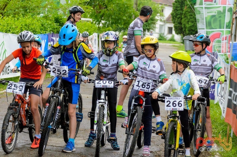 Crater Maraton, Băile 1 Mai