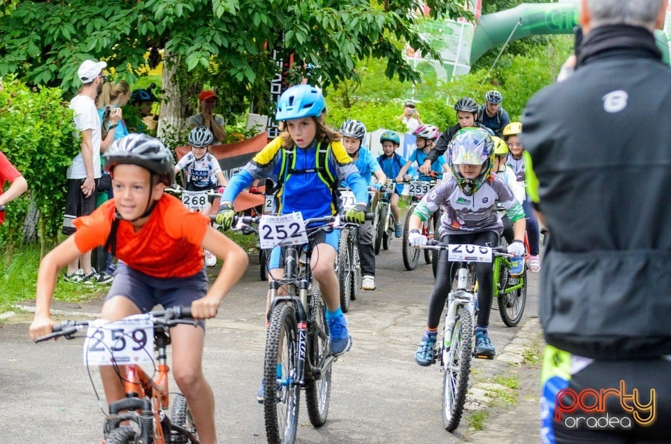 Crater Maraton, Băile 1 Mai