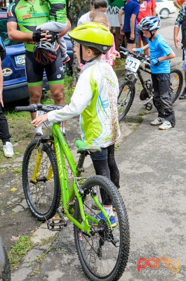 Crater Maraton, Băile 1 Mai