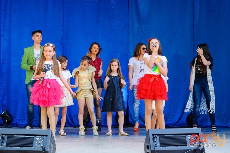 Distracţia copiilor în Parcul Bălcescu, Oradea