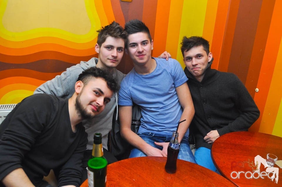 Distracţia începe în Juice, Juice