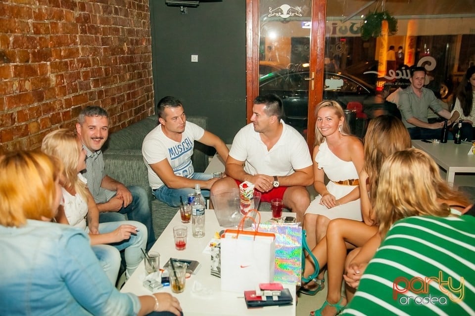 Distracţie alături de Albui, Juice