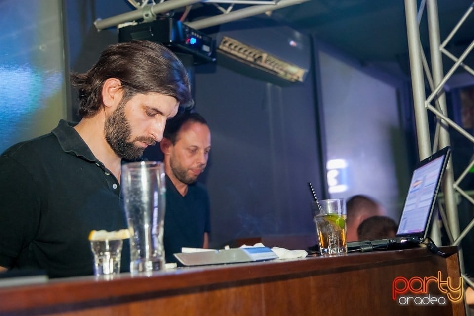 Distracţie alături de Albui, Juice