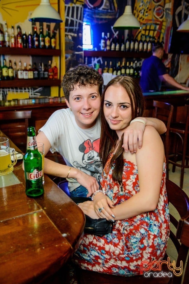 Distracţie alături de Albui, Juice