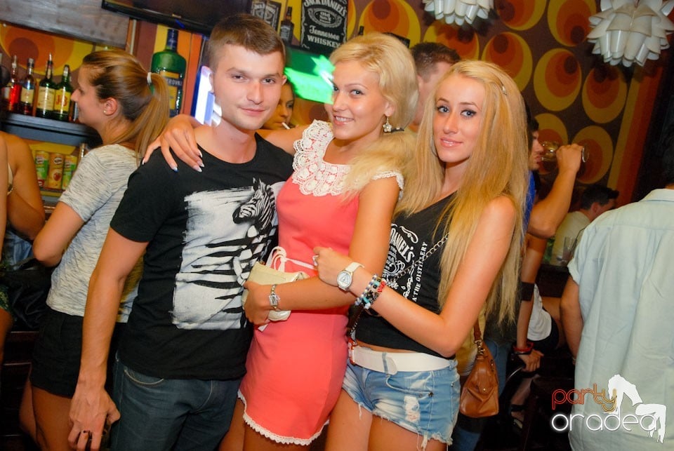 Distracţie în Juice Coffeehouse & Lounge Bar, Juice