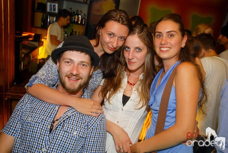 Distracţie în Juice Coffeehouse & Lounge Bar, Juice