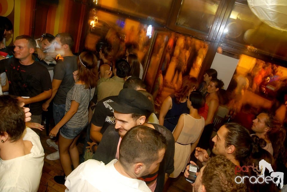 Distracţie în Juice Coffeehouse & Lounge Bar, Juice