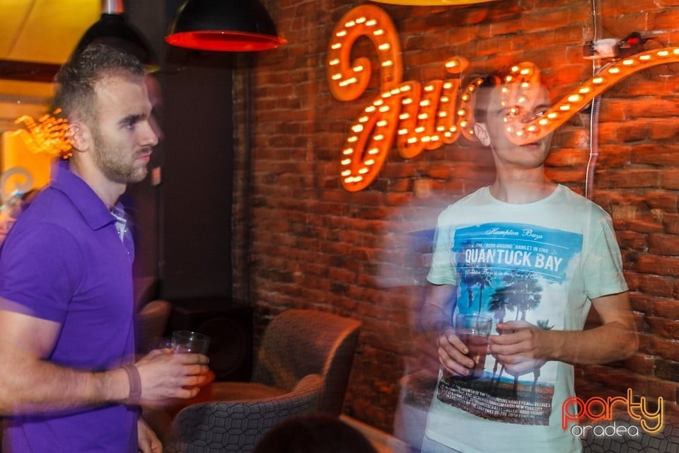Distracţie în Juice, Juice