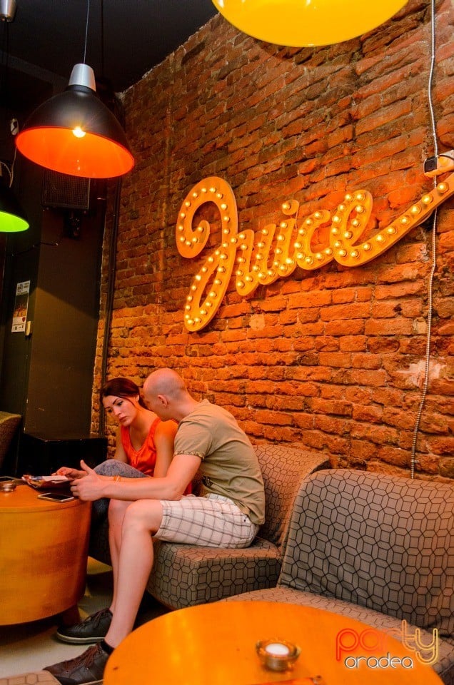 Distracţie în Juice, Juice