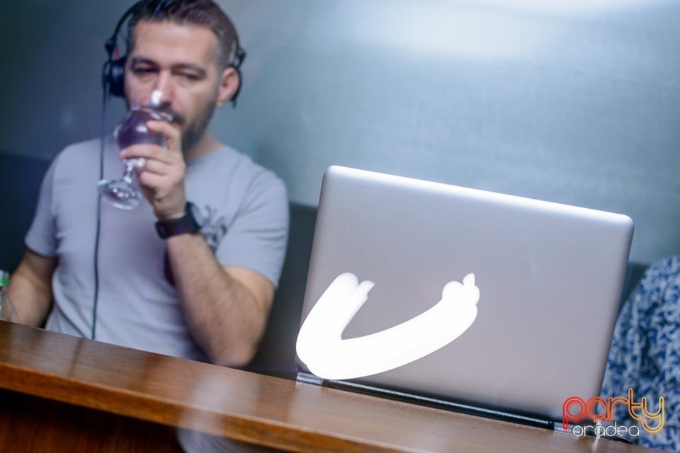 Distracţie la Juice, Juice