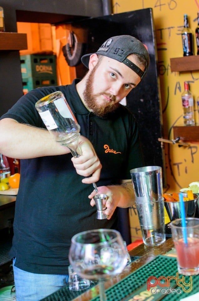 Distracţie la Juice, Juice