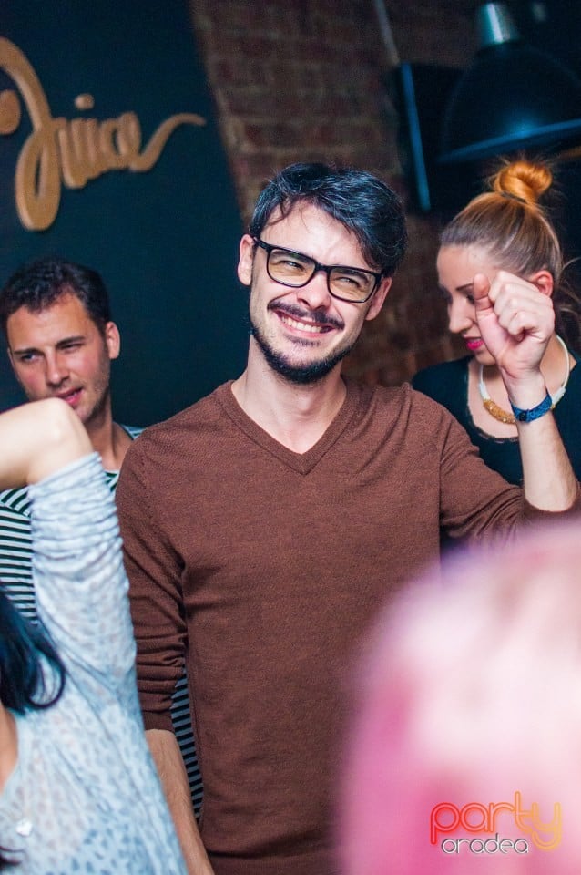 Distracţie la maxim în Juice, Juice