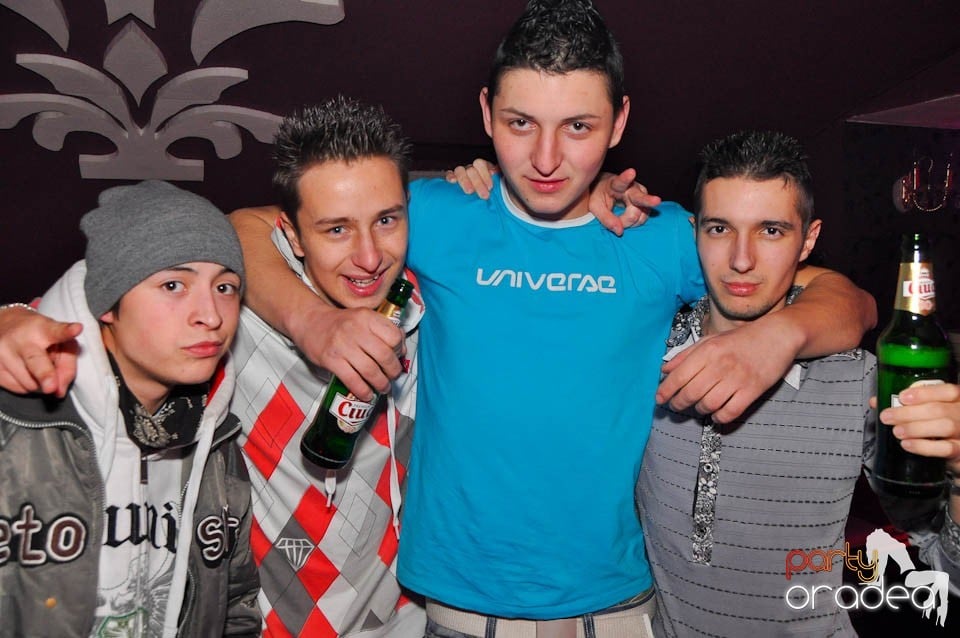 Finest House And Party Music în Club Atti's,