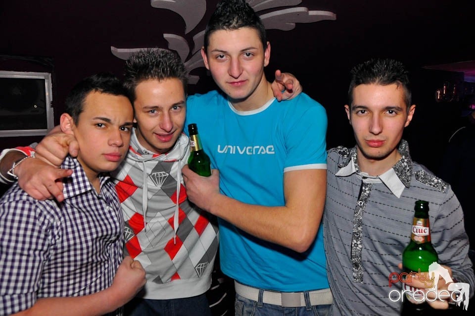 Finest House And Party Music în Club Atti's,