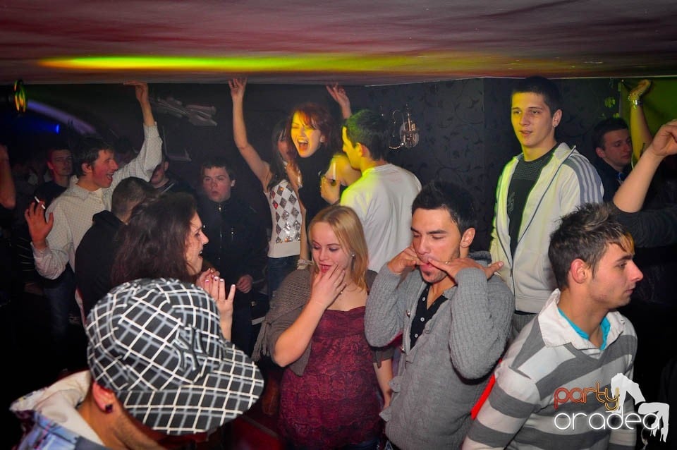 Finest House And Party Music în Club Atti's,