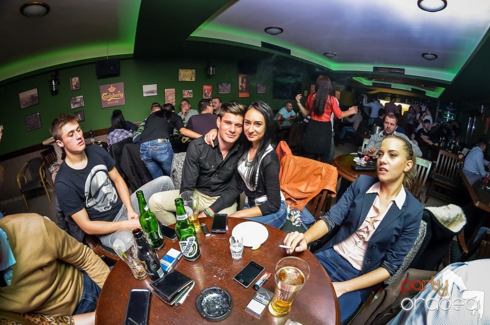Friday party, Green Pub