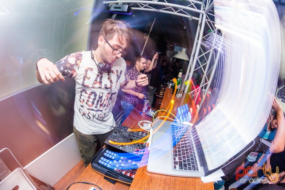 Gabriel M & Vali Mada, Juice