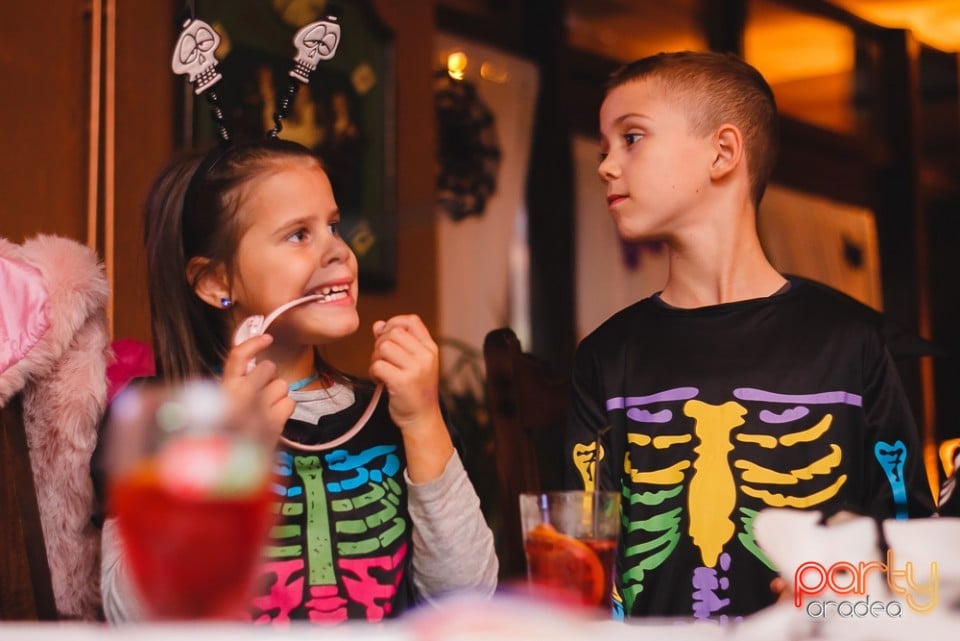 Halloweenul copiilor, Restaurant Retro