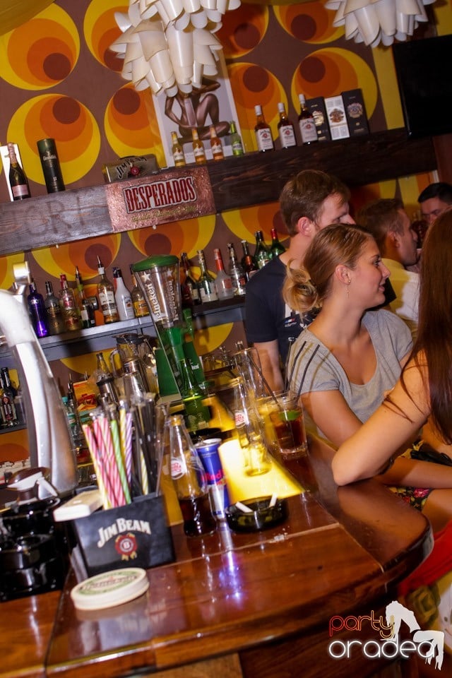 Mare petrecere în Club Juice, Juice