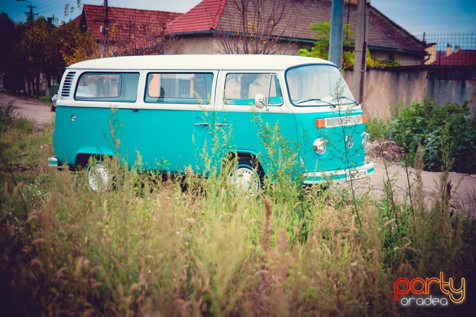 Old Camping Bus, Crazy Tuning
