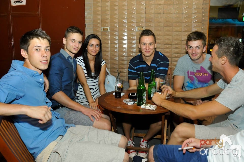 Party în Juice, Juice