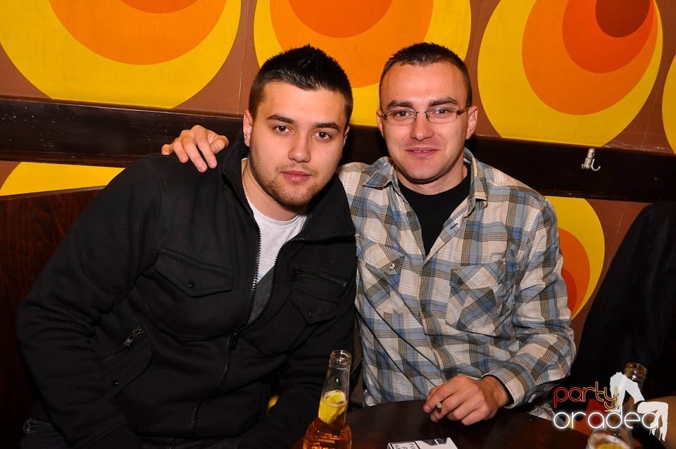 Peti & Gizmo în Juice, Juice