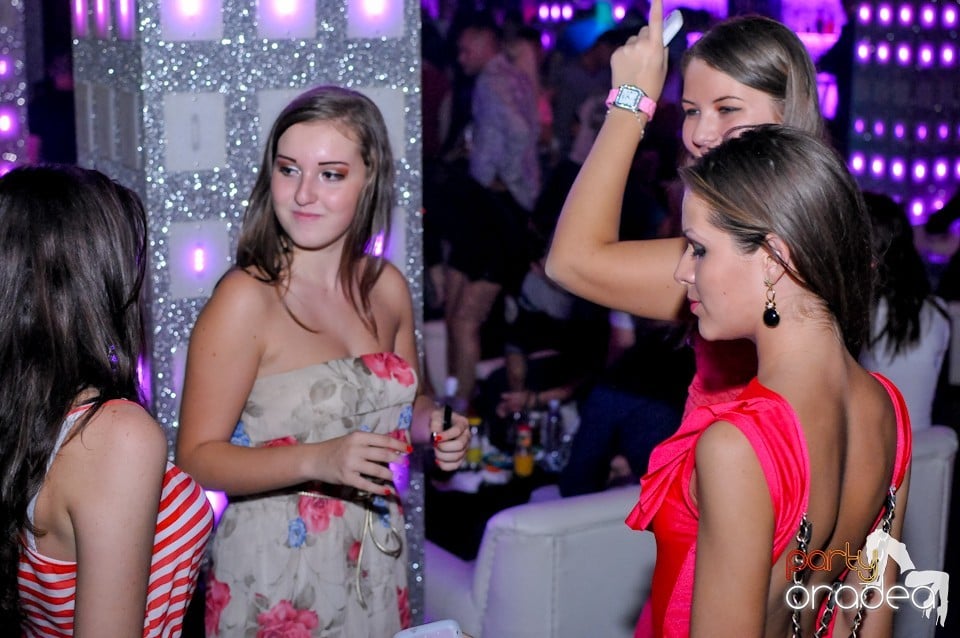 Petrecere în Club Life, 