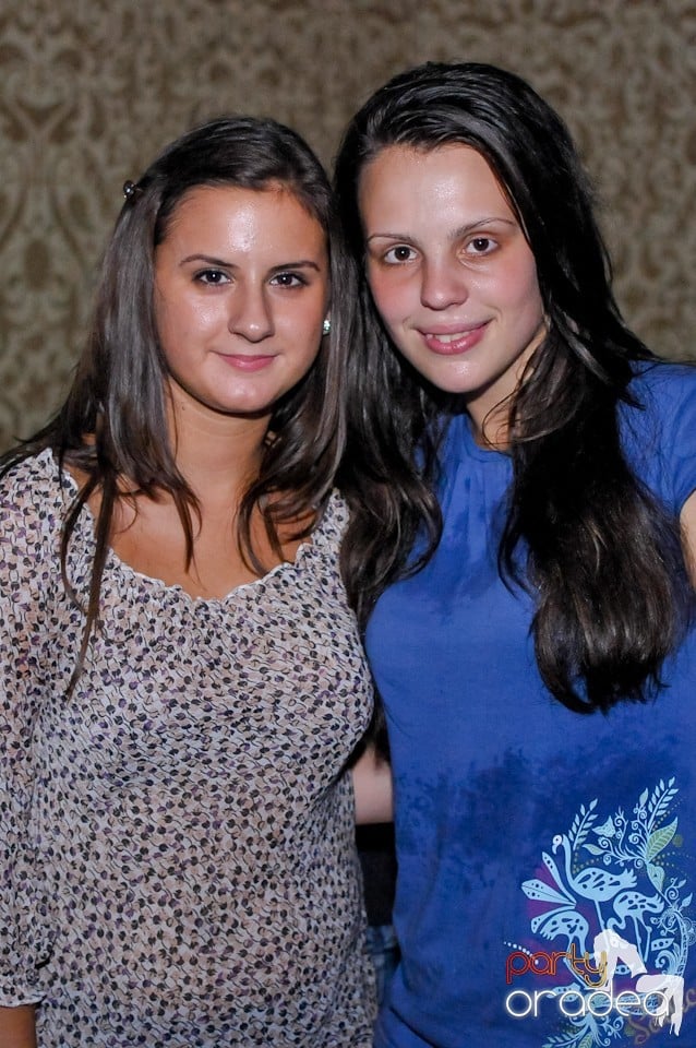 Petrecere în Club Life, 