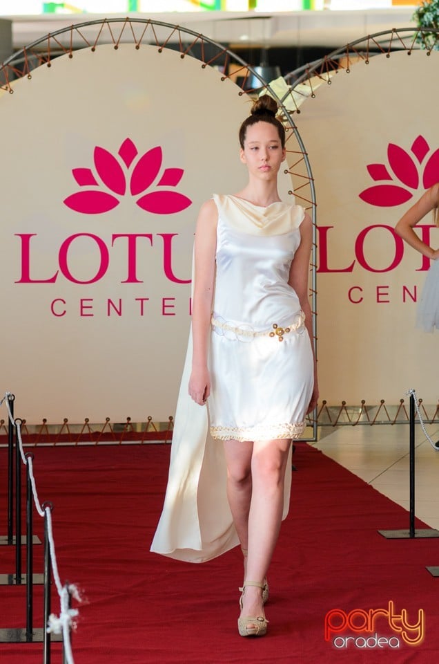 Prezentare de modă, Lotus Center
