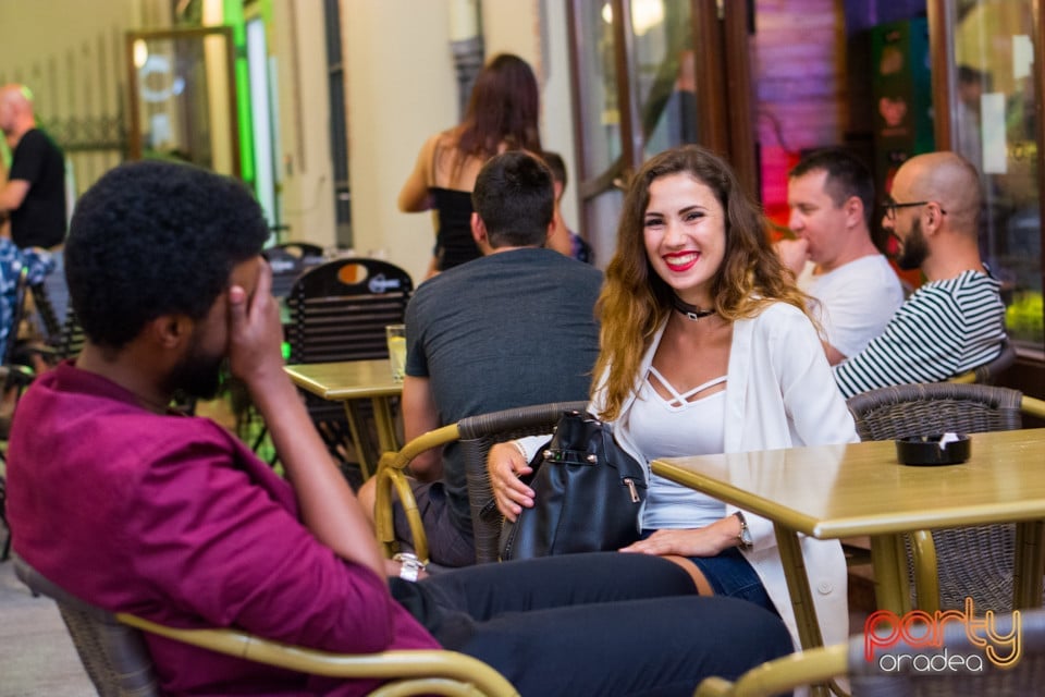 Sâmbătă seara la Steam Bar, 