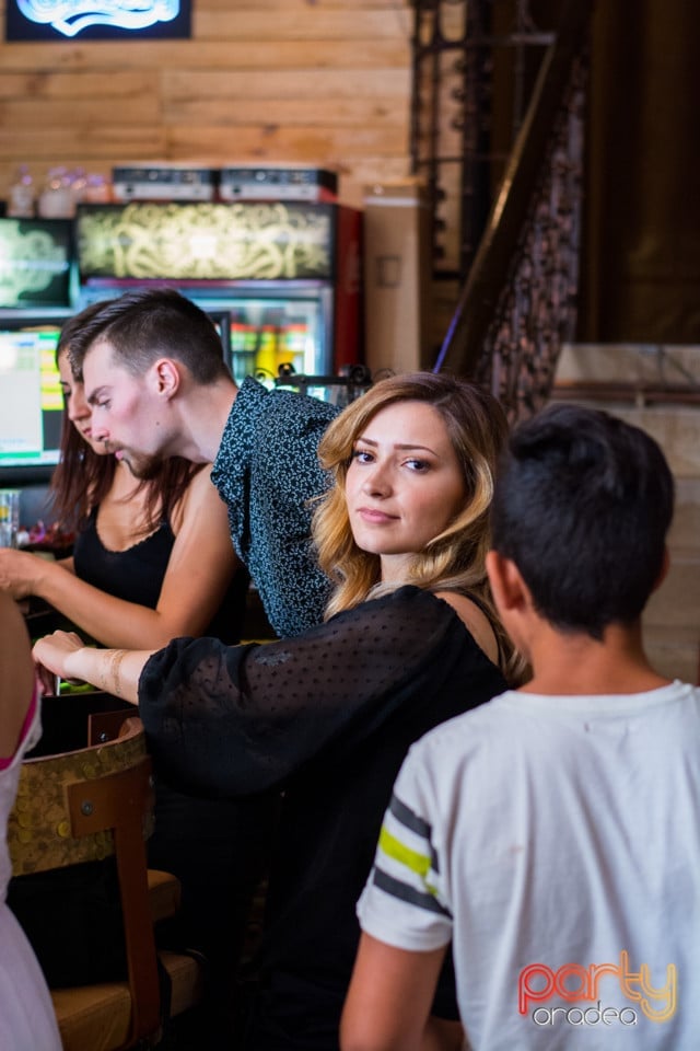 Sâmbătă seara la Steam Bar, 