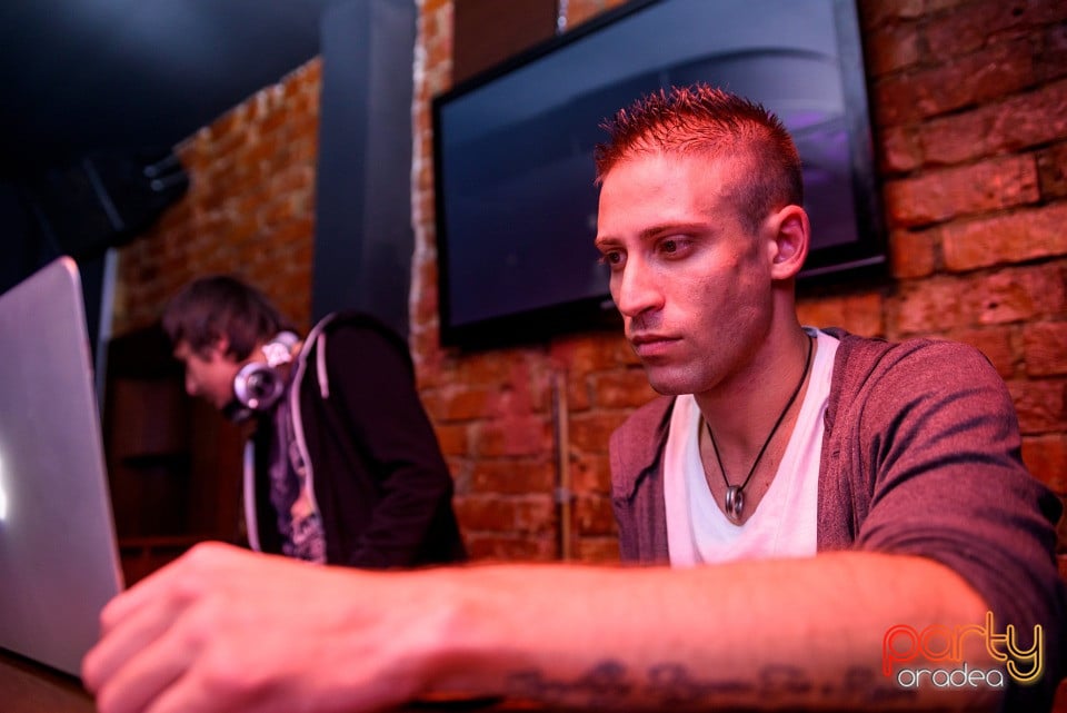 Saturday Night with Dj White, Juice