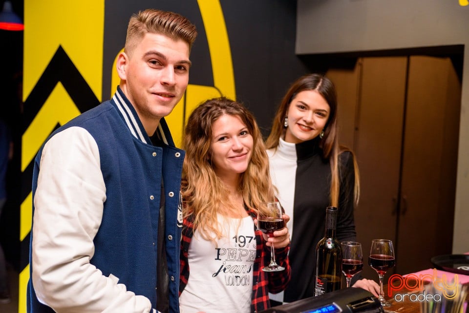 Saturday Night with Dj White, Juice