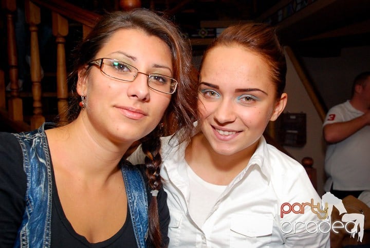 Seară cu karaoke în Zulu, Zulu Caffe