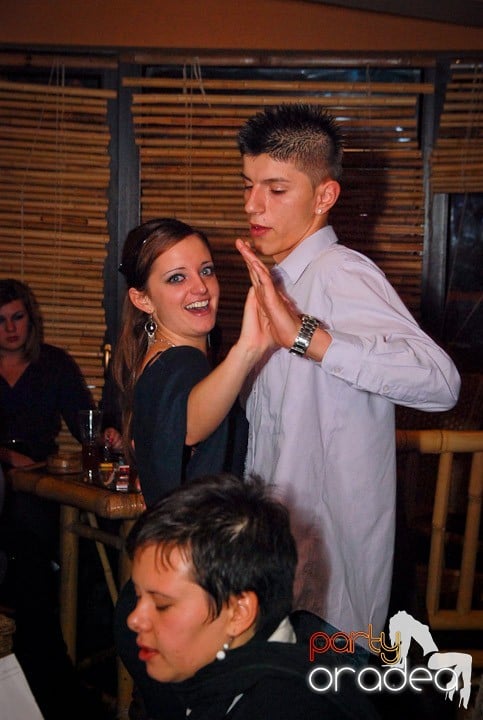 Seară cu karaoke în Zulu, Zulu Caffe